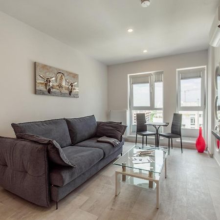 Fancy Penthouse Studio With Lakeview W10 Bukares Bagian luar foto