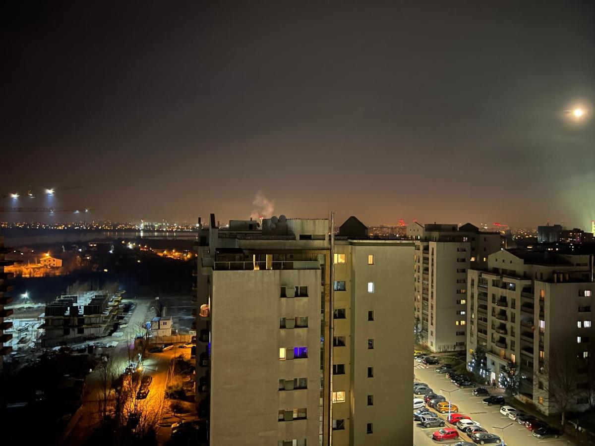 Fancy Penthouse Studio With Lakeview W10 Bukares Bagian luar foto