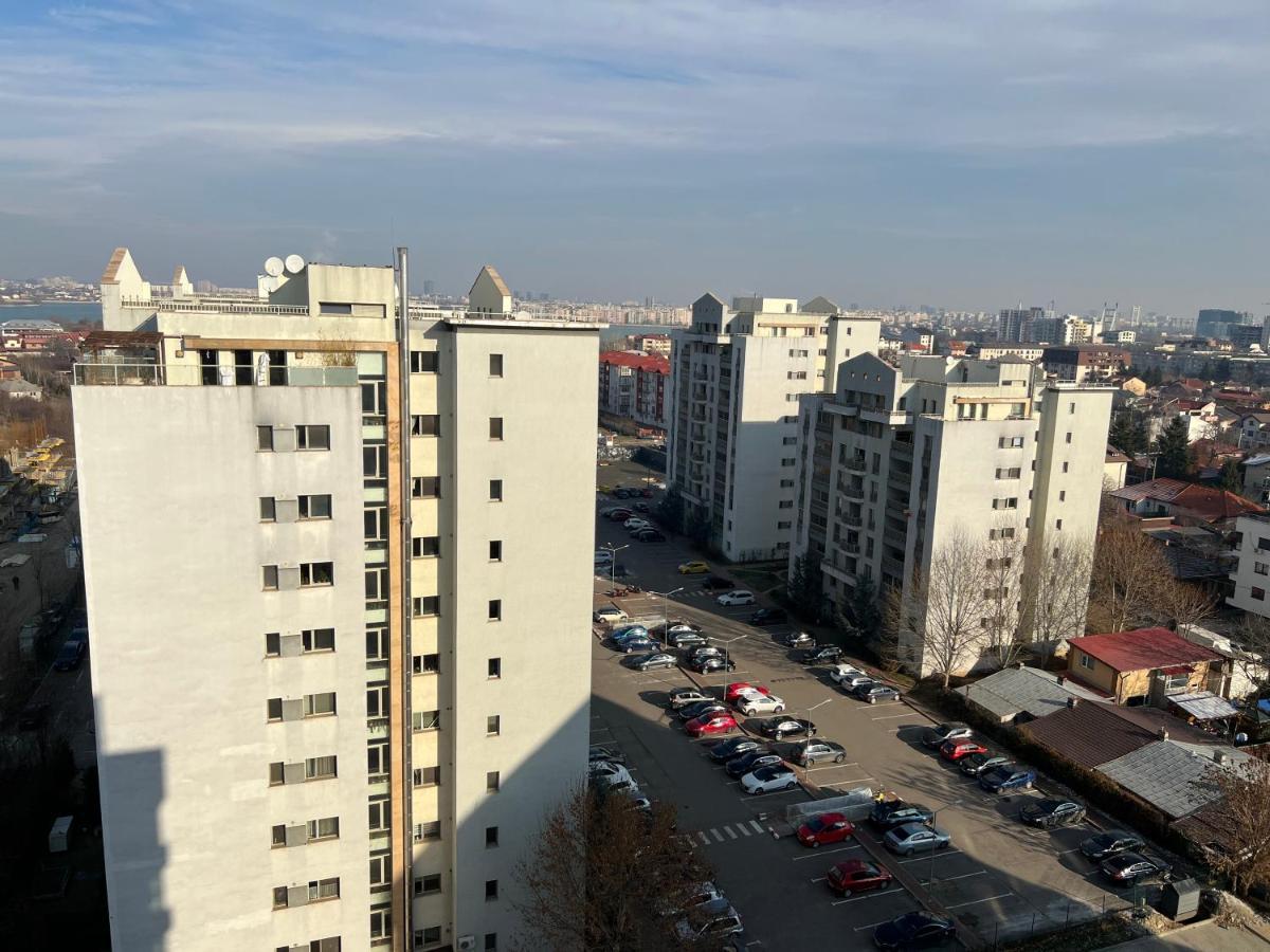 Fancy Penthouse Studio With Lakeview W10 Bukares Bagian luar foto