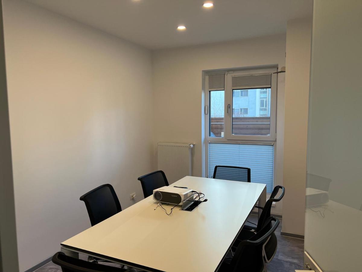 Fancy Penthouse Studio With Lakeview W10 Bukares Bagian luar foto