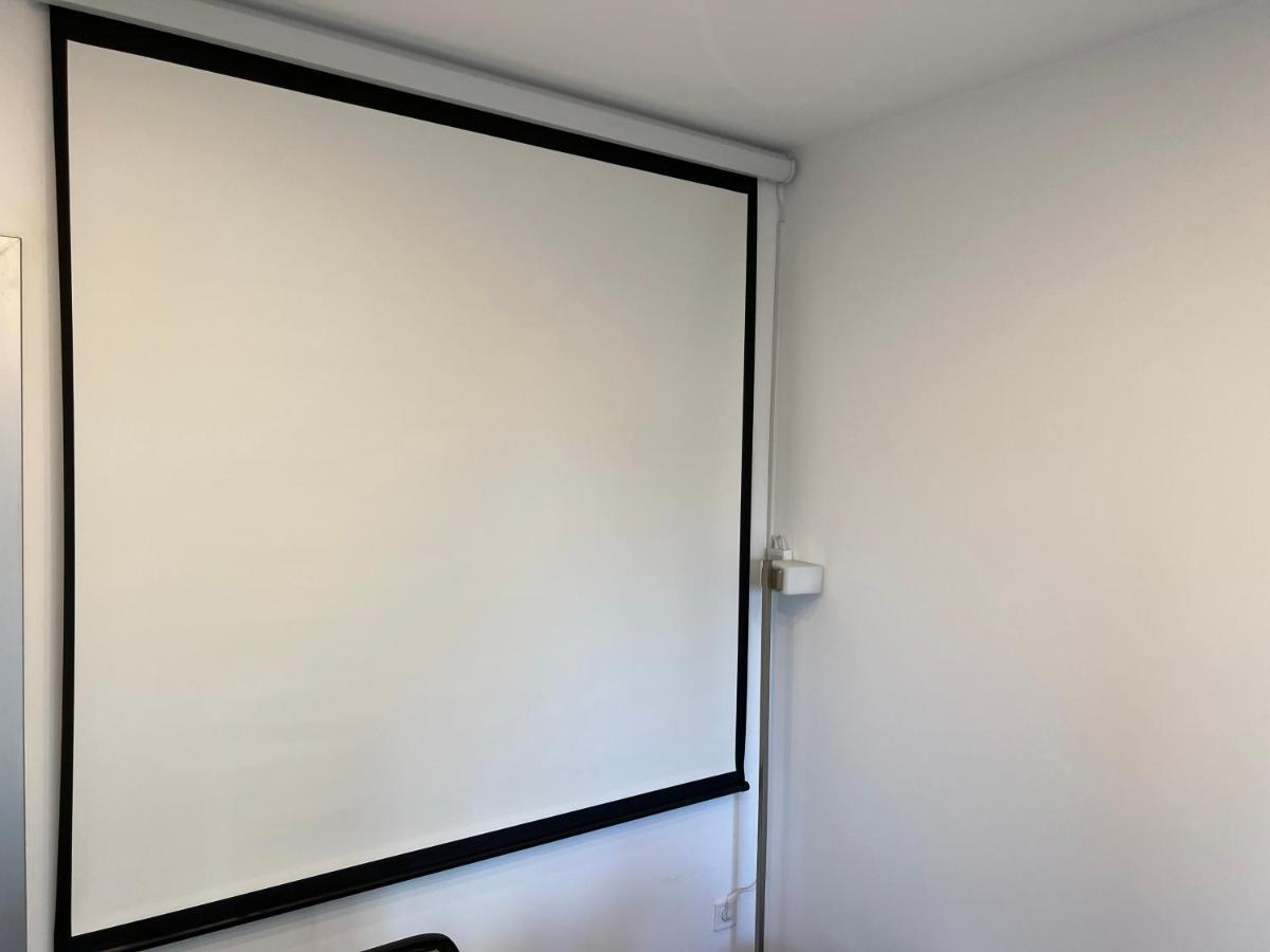 Fancy Penthouse Studio With Lakeview W10 Bukares Bagian luar foto