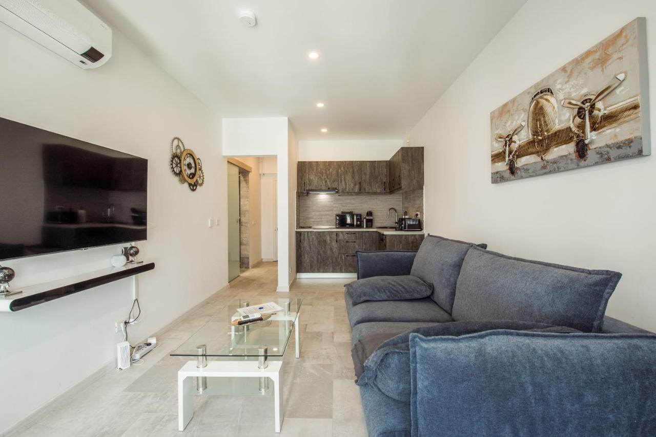 Fancy Penthouse Studio With Lakeview W10 Bukares Bagian luar foto