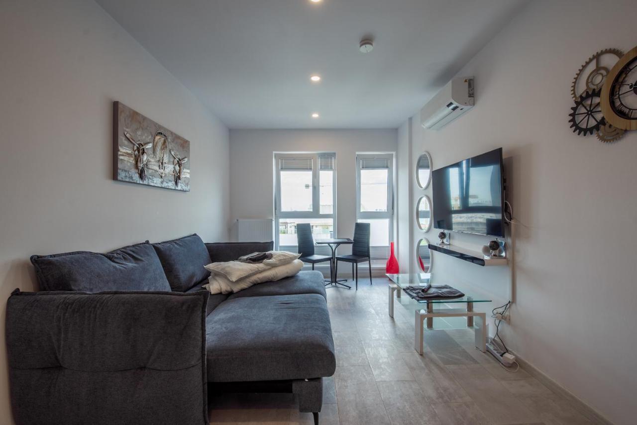 Fancy Penthouse Studio With Lakeview W10 Bukares Bagian luar foto