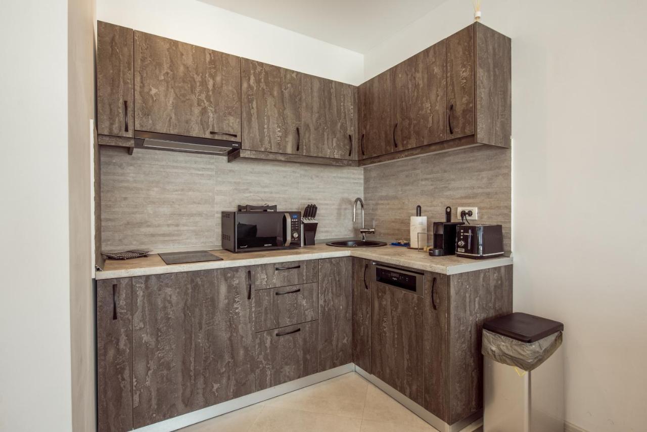 Fancy Penthouse Studio With Lakeview W10 Bukares Bagian luar foto