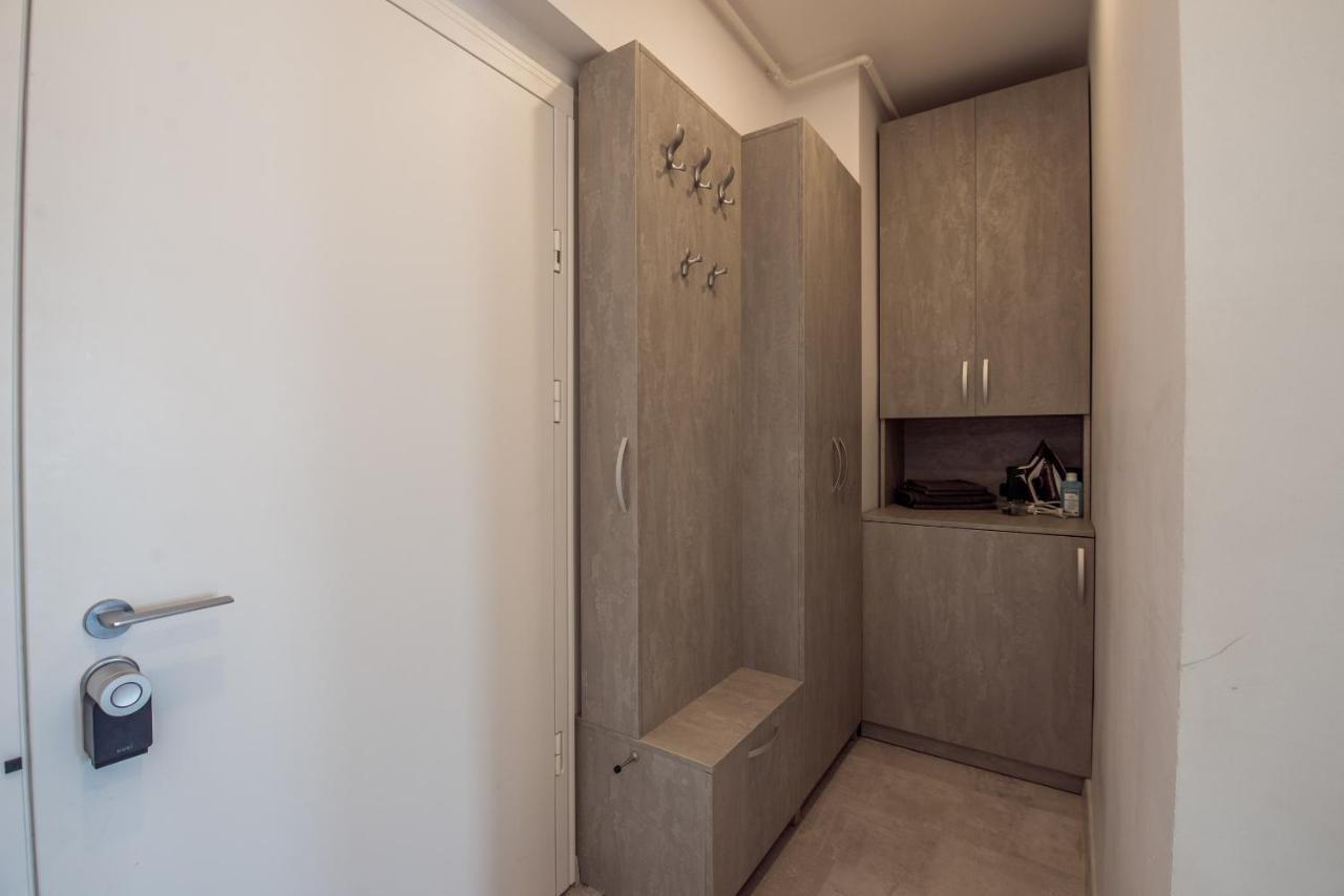 Fancy Penthouse Studio With Lakeview W10 Bukares Bagian luar foto